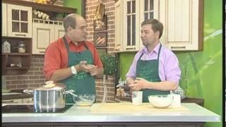 Телепроект "Секреты Татарской Кухни". Музыкант Ринат Валеев готовит Салму.