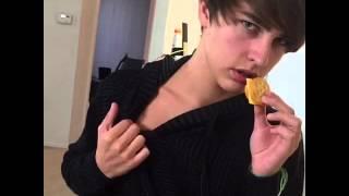 The friend that looks good in EVERY picture.. (VINE) 2015!