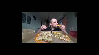 the most delicious pizza / I'm eating pizza / #asmr #mukbang #pizza #food #shorts #eating #delicious