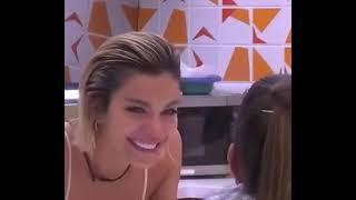 Aleska y Luca platican como fue que se enamoraron