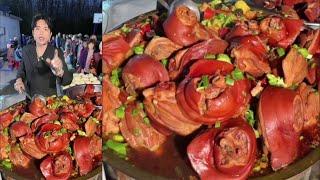 Another Chinese Guy Cook Free Meals / Huge Pork Foot Food for the elders on the Street in a Village