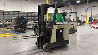 CROWN RC 3000 SERIES ELECTRIC FORKLIFT