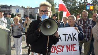 Przed starostwem protestowali przeciwko wstrząsom