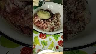 М'ясний паштет з квасолею в банках.