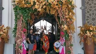 A Grand Welcome for Your Special Day
