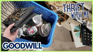 Thrift With Me at GOODWILL | Crazy Lamp Lady | Niknax Reselling