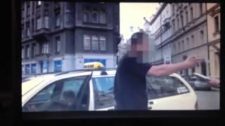 Taxikár dostal pokutu. "Ty socko já to platit nebudu!" :D (Praha)