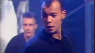 Fine Young Cannibals - She Drives Me Crazy (Top of the Pops, 19 January 1989)