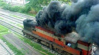 Crazy COLD STARTING UP DIESEL LOCOMOTIVE Engines and Smoke