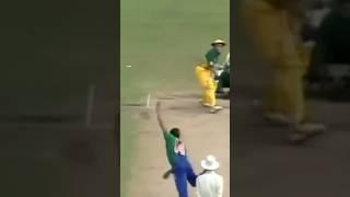 Young Shahid Afridi in action #youtubeshorts #cricview #shahidafridi #australiavspakistan