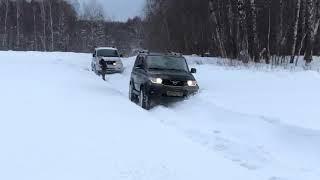 Патриот 2019 рубит колею в снегу