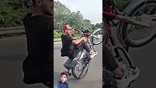 #automobile #funnygirlsreaction #stunt #girlavsboys #wheelie #girlscrazyreaction # #bikeonewheeling