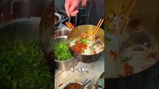 南昌街头的拌粉，小料超多这物价也太羡慕了！ #路边摊美味
