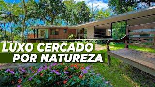 Casa Térrea Deslumbrante – Charme, Luxo e Natureza em Perfeita Harmonia!