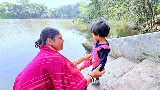 সাতসকালে বুবলুসোনা সাঁতার কাটবে বলে প্রস্তুতি নিচ্ছে / Bublu is ready for swimming