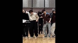 I'm still addicted with this dance ngl #sunghoon #jake #jakehoon #enhypen #fypシ