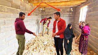 ️ Rahmat's family's resistance to snowy weather: Great effort to build a shelter