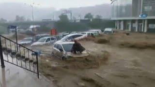 Las lluvias torrenciales lo arrastran todo a su paso en Turquía