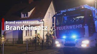 Nächtlicher Einsatz der Feuerwehr bei Brand von Akkugeräten in einem Wohnhaus in Bad Hall