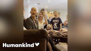 Magic trick surprises a cancer-battling mom at a family gathering | Humankind #goodnews