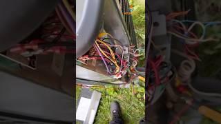 Troubleshooting a bad Goodman defrost board #butlershvac #bluecollarlife #hvactroubleshooting #hvac