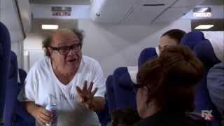 It's Always Sunny in Philadlephia - Mantis Toboggan on a Plane