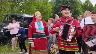 Балалайка и гармонь.