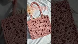 진주비즈가 콕콕 봄느낌 가득한 숄더백이예요. 문니팅채널에서 함께 만들어봐요️ #moonknitting #코바늘가방 #문니팅