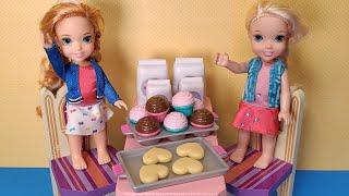 Baking for Elsa! Anna & Elsa toddlers - sweet treats