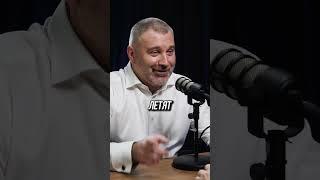Мигрантам отключают телефоны