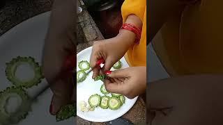 Rounding cutting Karela recipe #cookwithnisha #cookwithparul #hebberskitchen #nishamadhulika #shorts