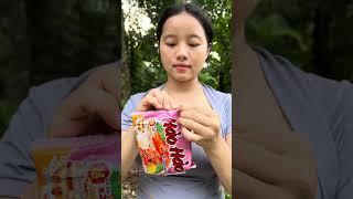 Instant noodles in bamboo tube #shorts #bushcraft #hacks #outdoors