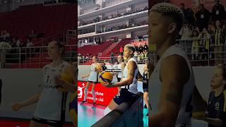 Melissa Vargas and Fenerbahce Stars Dance on the Volleyball Court! 