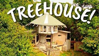 Treehouse With HOT TUB // Magical Treehouse Hotel On AirBnB // Glamping UK