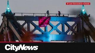 Environmental protesters close Montreal's Jacques-Cartier Bridge