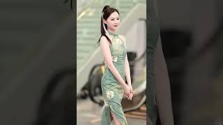 花褪残红青杏小。燕子飞时，绿水人家绕。枝上柳绵吹又少，天涯何处无芳草！墙里秋千墙外道。墙外行人，墙里佳人笑。笑渐不闻声渐悄，多情却被无情恼。