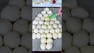 Pull-Apart Cheesy Garlic Knots Christmas Tree  I  #christmasrecipe #garlicbread #mozzarelladibufala
