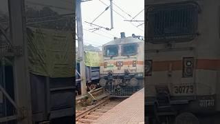 NEW DELHI TO BHUBANESWAR RAJDHANI EXPRESS WITH GOMOH WAP-7 LOCO. #rajdhani_express #wap7