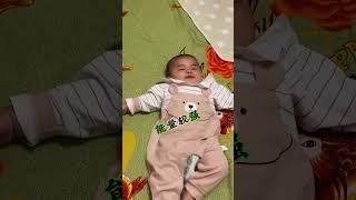 趁妈妈还不会打我 我就多尿尿床 #穿尿不湿的惹不起啊 #人类幼崽有多可爱 #小孩子爱看的视频 #baby