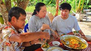 Mẹ Mai Nấu "CÀ RI THÁI GIÒ HEO" Món Lạ Nhưng Cực Ngon| Uthuyvlogs.