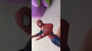 que paso con Owen espider también era su amigo y que paso con el personaje de lego murió o no murió?
