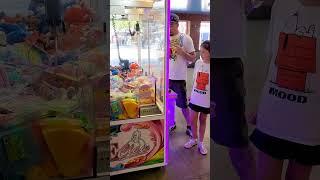 Does this happen to you when you play the CLAW Machine?