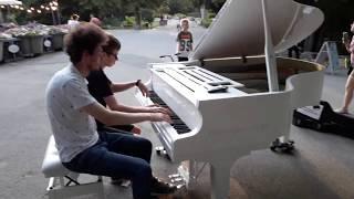 Thomas Krüger – Public Piano Version of "Apologize" with Mikka Hack in Vienna