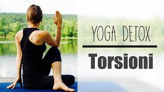 Yoga detox, via tossine e pancia gonfia con le torsioni