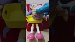 Stop Waking up her!dont touch the surprise egg