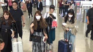 Nogizaka46 (乃木坂46) - 和田真彩(わだ まあや)、久保史緒里(くぼ しおり)、山崎怜奈(やまざき れな) Hong Kong Airport Arrival 20190411