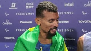 Júlio César Agripino campeão paralímpico e recordista mundial nos 5000m T11 - com audiodescrição