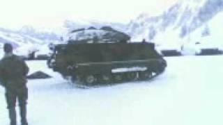 M113 - Minenwerferpanzer 64 sliding in winter