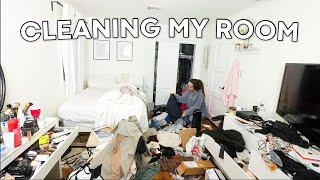 CLEANING MY ROOM 2022! COMPLETE DISASTER *getting my life together*