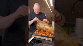 Так мясо получается мягким делится на волокна пропитывается соком овощей а самое главное - не надо